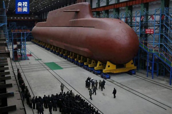 金正恩指令8700吨级核能源计谋导弹潜艇建造责任，现场画面曝光